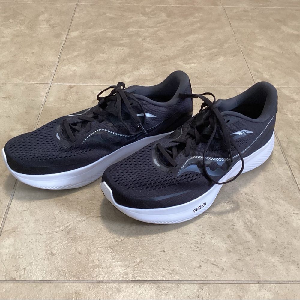 Women’s Saucony Ride 15 Running Sneakers, Size 11W